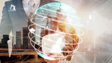 Gelecekteki bina inşaatı ve HUD hologram grafik tasarımı ile yaratıcı mühendislik projesi konsepti. İnşaat mühendisi, mimar ya da inşaat işçisi modern sivil teknoloji ile çalışıyor..