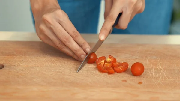 Close Hands Holding Knife Preparing Contented Meal Sliced Tomatoes Other — Foto Stock