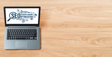 Model e-ticaret için SEO arama motoru optimizasyonu ve bilgisayar ekranında gösterilen çevrimiçi perakende işi