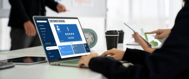 Şirket işleri için mod bilgisayar yazılımının müşteri deneyimi ve gözden geçirme analizi