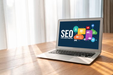 Model e-ticaret için SEO arama motoru optimizasyonu ve bilgisayar ekranında gösterilen çevrimiçi perakende işi