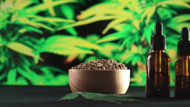 Zalegalizowane Produkty Marihuany Konopi Liść Konopi Butelka Olejowa Cbd Różnej — Wideo stockowe