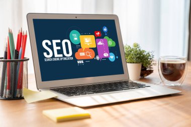 Model e-ticaret için SEO arama motoru optimizasyonu ve bilgisayar ekranında gösterilen çevrimiçi perakende işi