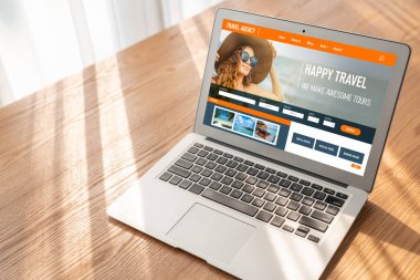 Model arama ve seyahat planlama için internet sitesi uçuş, otel ve tur rezervasyonları için anlaşma ve paket sunuyor