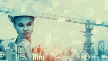 Gelecekteki bina inşaatı ve HUD hologram grafik tasarımı ile yaratıcı mühendislik projesi konsepti. İnşaat mühendisi, mimar ya da inşaat işçisi modern sivil teknoloji ile çalışıyor..