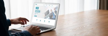 Web sitesi tasarım yazılımı çevrimiçi perakende ticaret ve e-ticaret için model şablonu sağlar