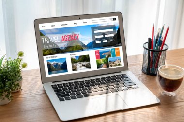Model arama ve seyahat planlama için internet sitesi uçuş, otel ve tur rezervasyonları için anlaşma ve paket sunuyor