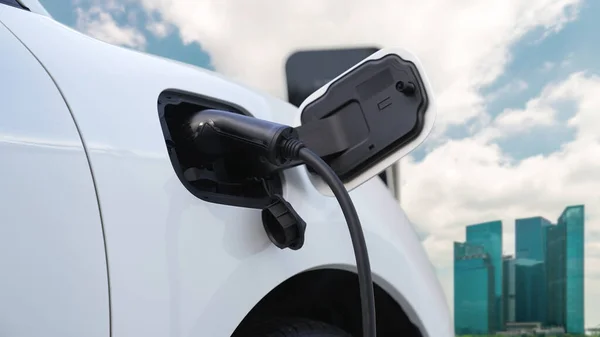 Elektromos Jármű Autó Újratölti Akkumulátor Energia Töltőállomáson Autópályán Városi Területen — Stock Fotó