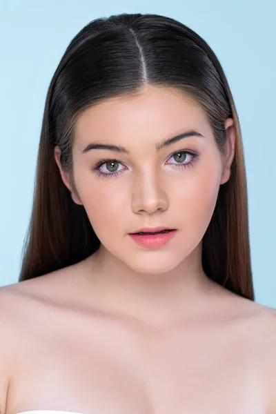Natural Beauty Closeup Portrait Young Charming Brunette Girl Looking Camera — Stock Fotó