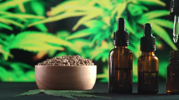Pipeta Presión Mano Aceite Cbd Cae Una Botella Aceite Cannabis — Vídeos de Stock