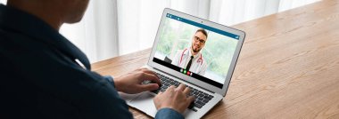 Hasta ile sanal görüşme için mod teletıp yazılım uygulaması tarafından çevrimiçi doktor görüntüsü çağrısı