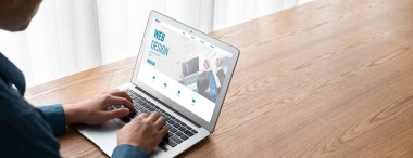 Web sitesi tasarım yazılımı çevrimiçi perakende ticaret ve e-ticaret için model şablonu sağlar