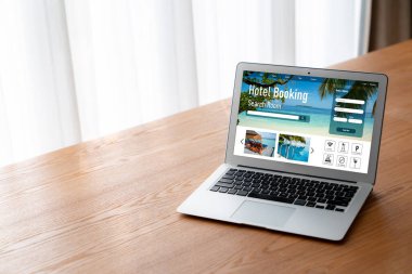 Çevrimiçi otel konaklama rezervasyon sitesi mod rezervasyon sistemi sağlar. Seyahat teknolojisi kavramı .