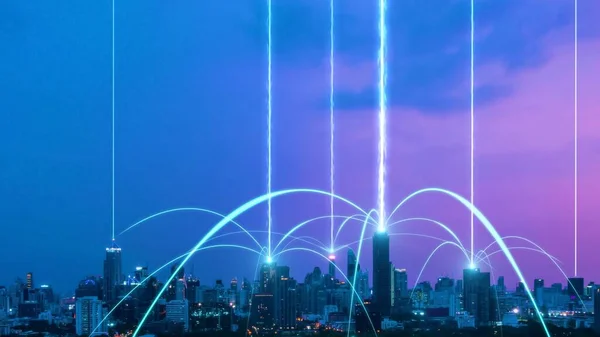 도시의 네트워크 스마트 디지털 도시입니다 미래의 스마트 도시와 미디어 네트워크 — 스톡 사진