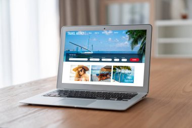 Model arama ve seyahat planlama için internet sitesi uçuş, otel ve tur rezervasyonları için anlaşma ve paket sunuyor