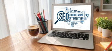 Model e-ticaret için SEO arama motoru optimizasyonu ve bilgisayar ekranında gösterilen çevrimiçi perakende işi