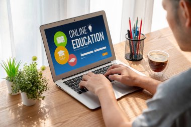 Öğrencilerin internet ağında çalışabilmeleri için mod yazılımlı e-öğrenme web sitesi