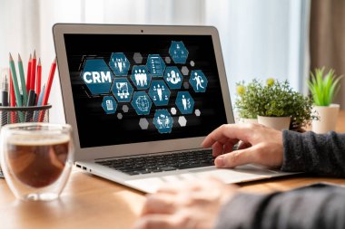 CRM işletme ve işletme için modern bilgisayarda müşteri ilişkileri yönetim sistemi