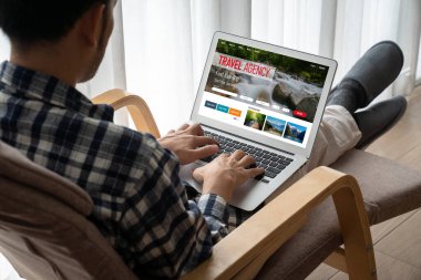 Model arama ve seyahat planlama için internet sitesi uçuş, otel ve tur rezervasyonları için anlaşma ve paket sunuyor
