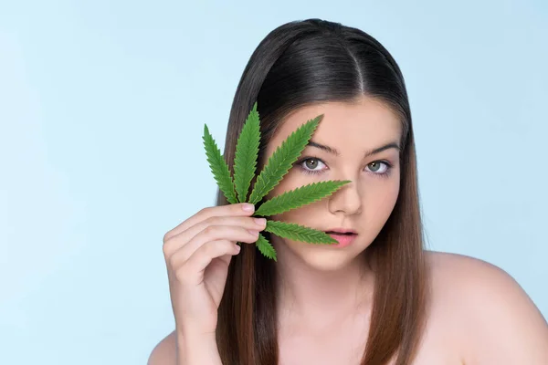 Closeup Portrait Charming Girl Fresh Skin Holding Green Leaf Beauty — Fotografia de Stock
