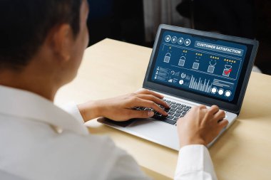 Pazarlama stratejisi planlaması için modem yazılım bilgisayarında müşteri memnuniyeti ve değerlendirme analizi