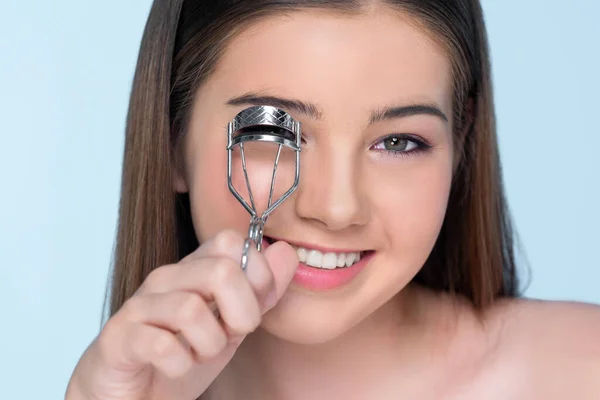 Closeup Happy Young Charming Brunette Holding Eyelash Curler Her Hand — Stockfoto