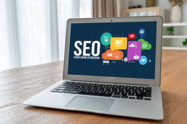 Model e-ticaret için SEO arama motoru optimizasyonu ve bilgisayar ekranında gösterilen çevrimiçi perakende işi