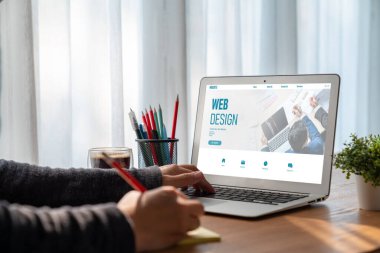 Web sitesi tasarım yazılımı çevrimiçi perakende ticaret ve e-ticaret için model şablonu sağlar