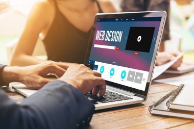 Web sitesi tasarım yazılımı çevrimiçi perakende ticaret ve e-ticaret için model şablonu sağlar