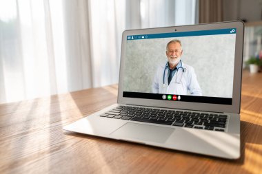Hasta ile sanal görüşme için mod teletıp yazılım uygulaması tarafından çevrimiçi doktor görüntüsü çağrısı