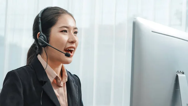 Operadora Asiática Atención Cliente Con Auriculares Micrófono Trabajando Escritorio Con — Foto de Stock
