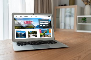 Model arama ve seyahat planlama için internet sitesi uçuş, otel ve tur rezervasyonları için anlaşma ve paket sunuyor