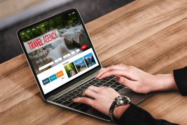 Model arama ve seyahat planlama için internet sitesi uçuş, otel ve tur rezervasyonları için anlaşma ve paket sunuyor