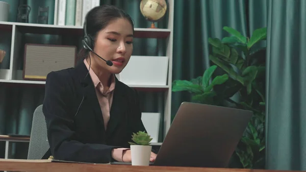 Asian Customer Support Operator Wearing Headset Microphone Working Her Desk — Stock Photo, Image