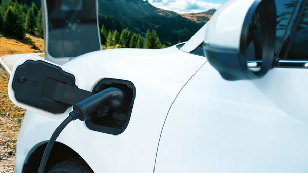 Nachhaltiger Autoverkehr Durch Elektrogeneratorantrieb Aufladen Der Batterie Der Ladestation Mit — Stockfoto