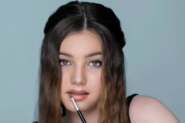 Beautiful Young Girl Perfect Skin Makeup Apply Pink Lipstick Herself — Photo