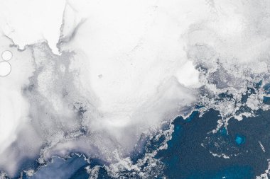 Soyut arkaplan için özgün tablodaki mermer mürekkep soyut sanat. Boyama, ombre alkol mürekkebinin pürüzsüz mermer arkaplan desenini yaratmak için yüksek kaliteli kağıt dokusuna boyanmış. .