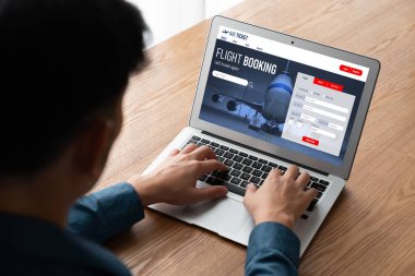Online uçuş rezervasyon sitesi mod rezervasyon sistemi sağlar. Seyahat teknolojisi kavramı .