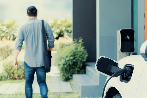 Focus Electric Car Charging Home Charging Station Blurred Progressive Man — Stockfoto