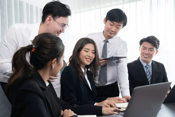 Harmony Office Concept Business People Analyzing Dashboard Paper Together Workplace — 图库照片