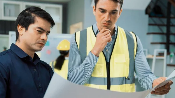 Competent Investor Investor Discuss Brainstorm Engineers Blueprints Construction Plans Putting — Stock Photo, Image