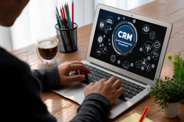 CRM işletme ve işletme için modern bilgisayarda müşteri ilişkileri yönetim sistemi