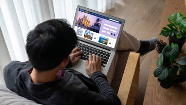 Model arama ve seyahat planlama için internet sitesi uçuş, otel ve tur rezervasyonları için anlaşma ve paket sunuyor