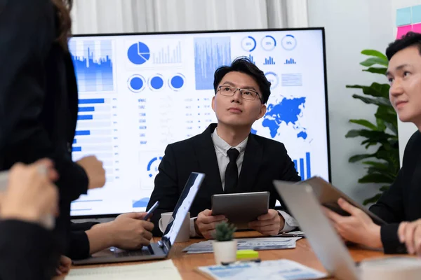 Business Team Financial Data Analysis Meeting Business Intelligence Report Paper — Stock fotografie