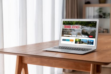 Model arama ve seyahat planlama için internet sitesi uçuş, otel ve tur rezervasyonları için anlaşma ve paket sunuyor