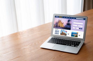 Model arama ve seyahat planlama için internet sitesi uçuş, otel ve tur rezervasyonları için anlaşma ve paket sunuyor