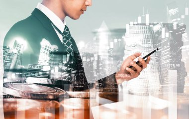 Businessman analyst working with digital finance business data graph showing technology of investment strategy for perceptive financial business decision. Digital economic analysis technology concept.