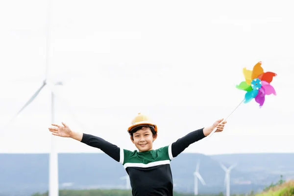 Progressive Young Asian Boy Playing Wind Pinwheel Toy Wind Turbine — 图库照片