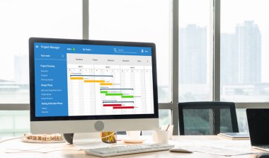 Ekip projesinin zaman çizelgesini gösteren bilgisayar ekranında, modern iş projesi yönetimi için proje planlama yazılımı