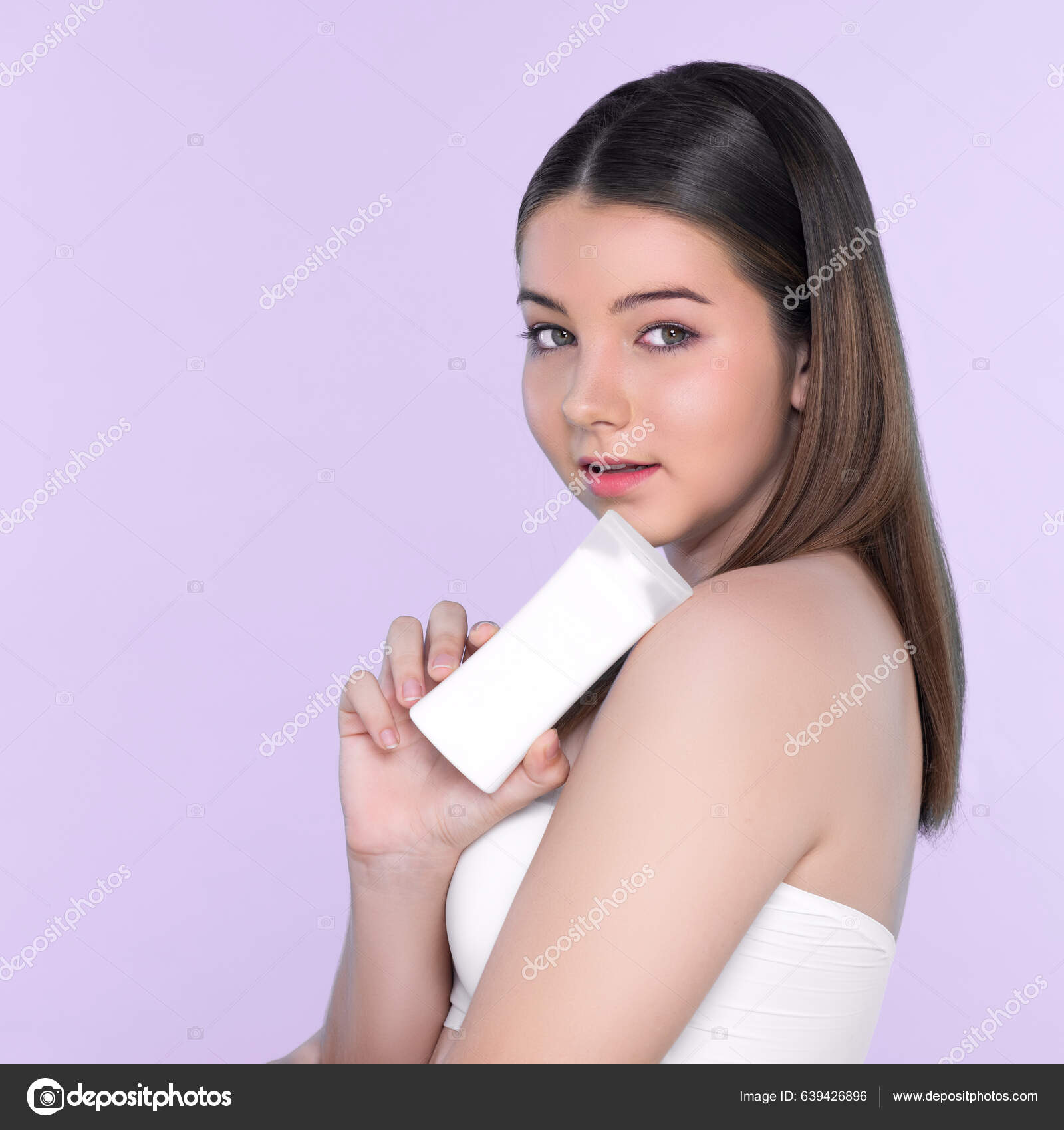 Young Charming Girl Natural Beauty Perfect Smooth Skin Hold Lotion — Stock  Photo © BiancoBlue #639426896